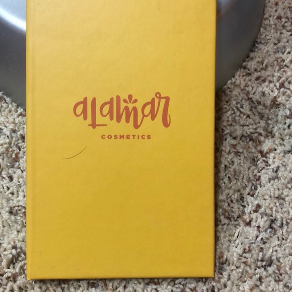 Makeup - Picture 1 of 2